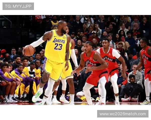 湖人詹姆斯关键时刻连得分 助球队逆转战胜勇士